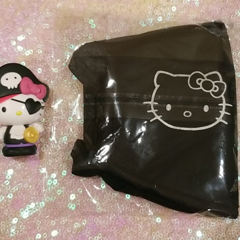 Hello Kitty Soft Face Mask - Picture 7 of 7